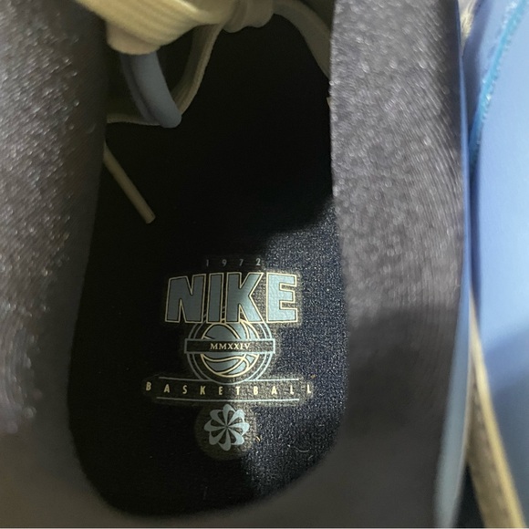 Nike - Picture 12 of 17